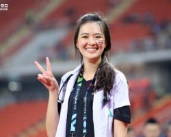 Nữ bác sĩ 27 tuổi của đội Thái Lan tại AFF Cup