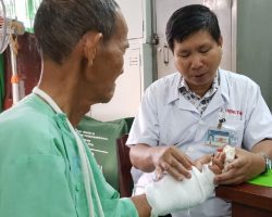 Lần đầu ở Việt Nam nối mạch máu không cần kim khâu